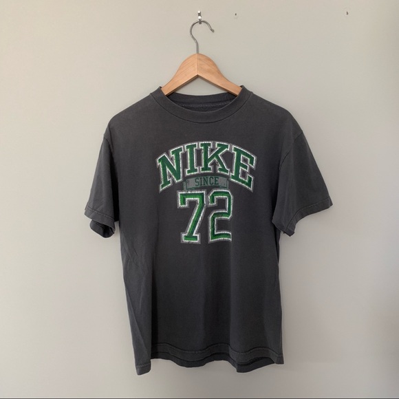 Nike T-Shirt - Picture 1 of 3